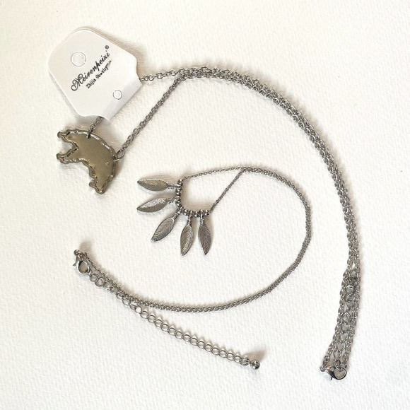 Lot 2 Silver Tone Necklaces MAMA BEAR and FEATHERS Pendants NEW - Picture 3 of 3